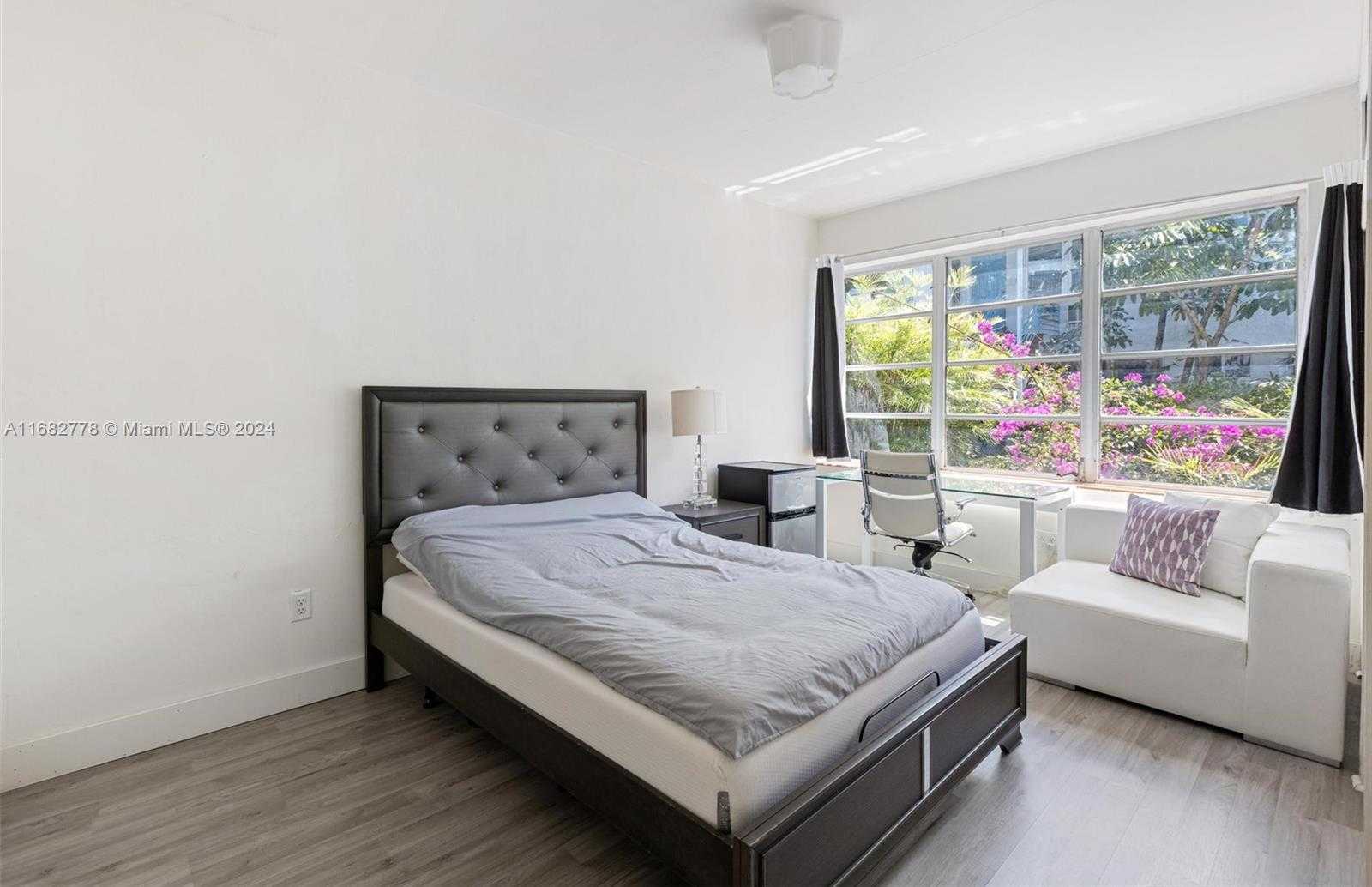 Small Image of 4720 PINE TREE DR #5, Miami Beach Number 11