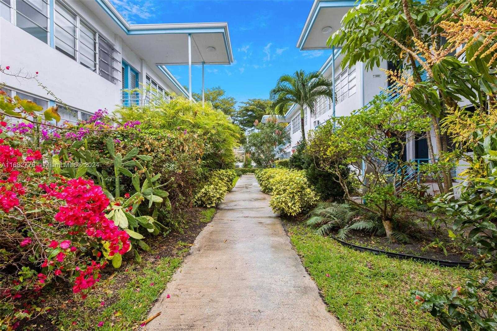 Small Image of 4720 PINE TREE DR #5, Miami Beach Number 6