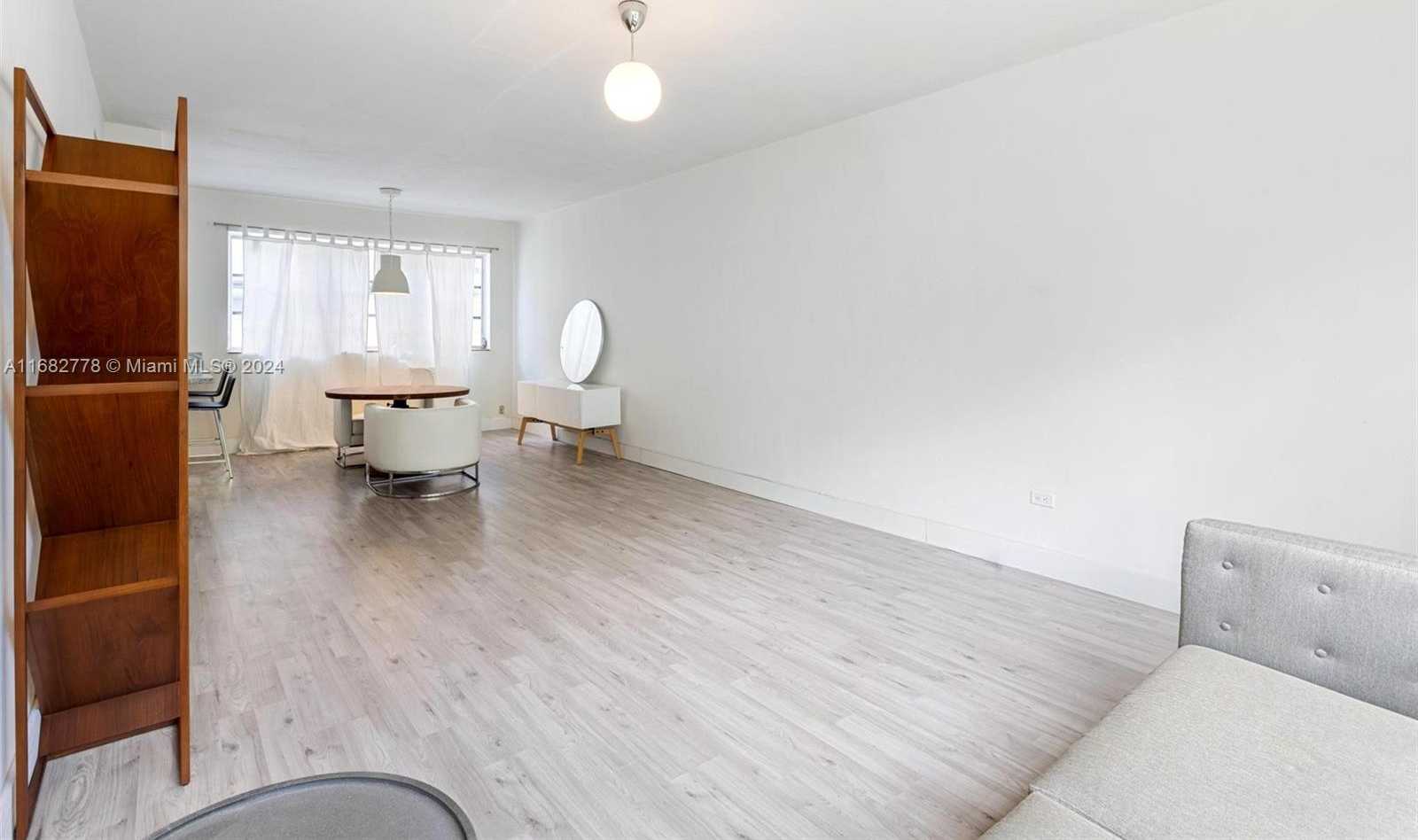 Small Image of 4720 PINE TREE DR #5, Miami Beach Number 9