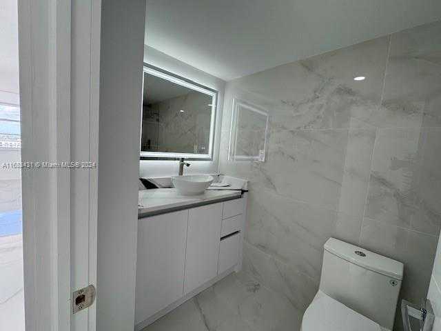 Small Image of 18011 BISCAYNE BLVD #1605, Aventura Number 16