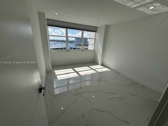 Small Image of 18011 BISCAYNE BLVD #1605, Aventura Number 19