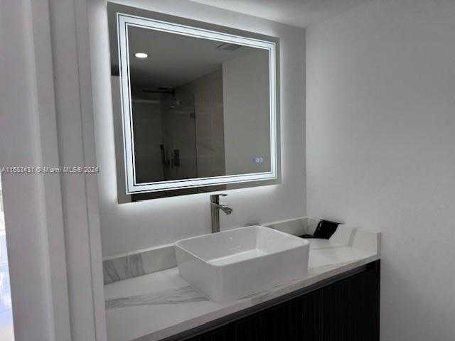 Small Image of 18011 BISCAYNE BLVD #1605, Aventura Number 24
