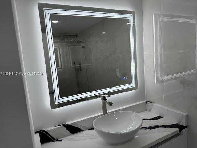 Small Image of 18011 BISCAYNE BLVD #1605, Aventura Number 28