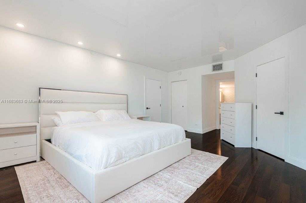 Small Image of 2301 COLLINS AVE #1204, Miami Beach Number 21