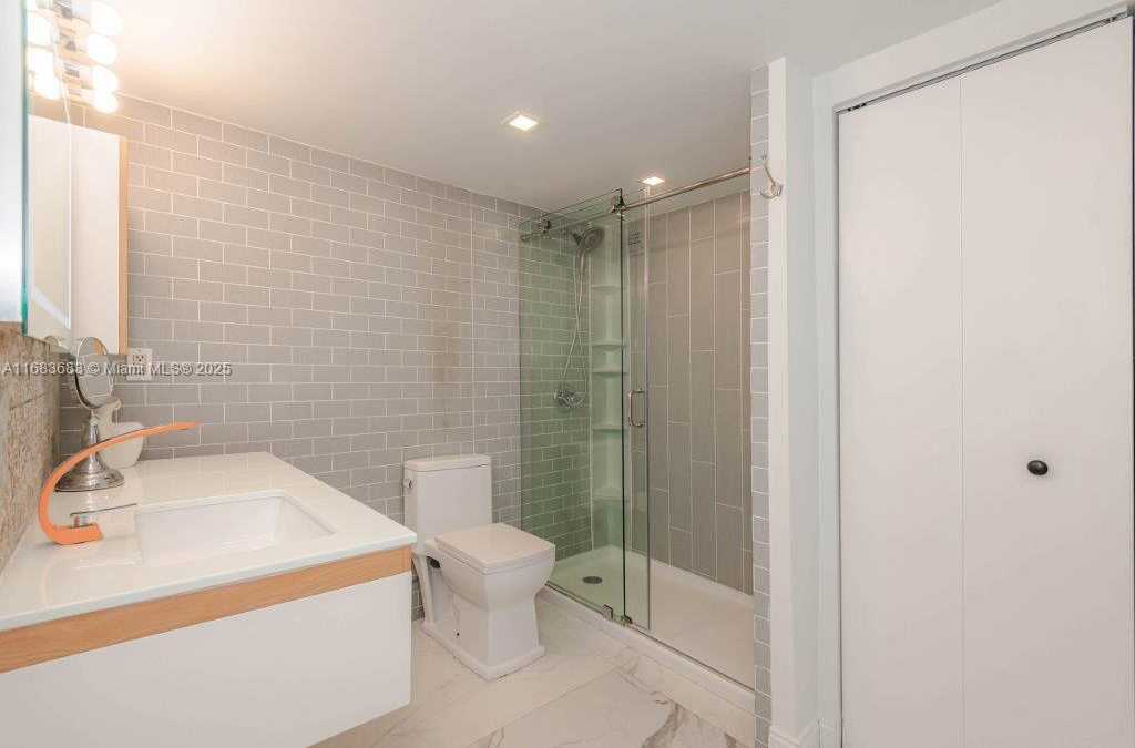 Small Image of 2301 COLLINS AVE #1204, Miami Beach Number 26