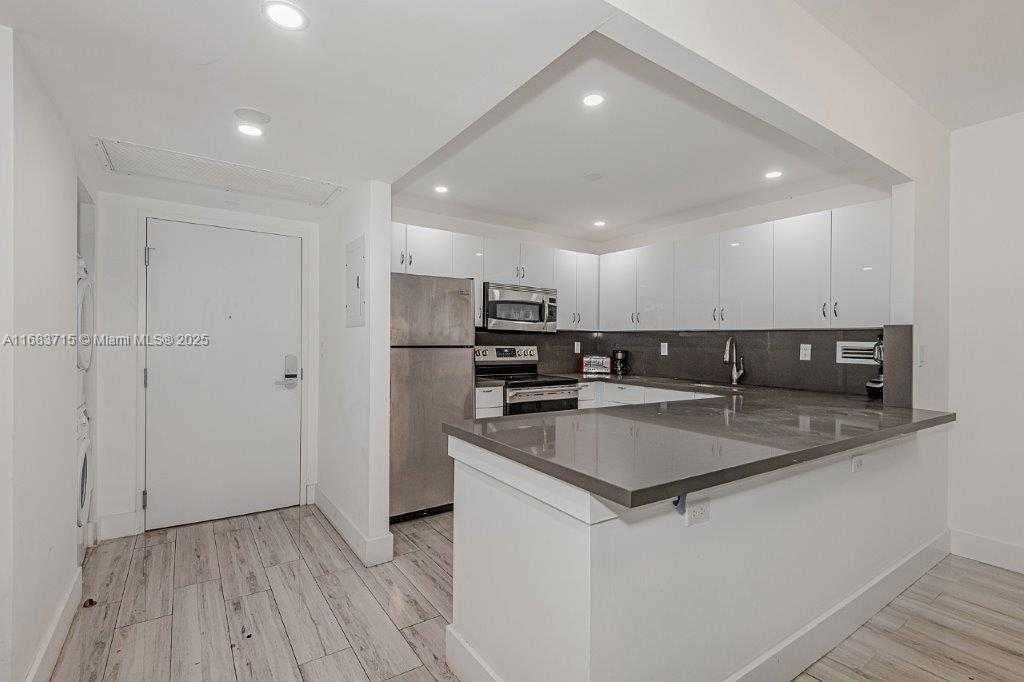 Small Image of 2301 COLLINS AVE #534, Miami Beach Number 12