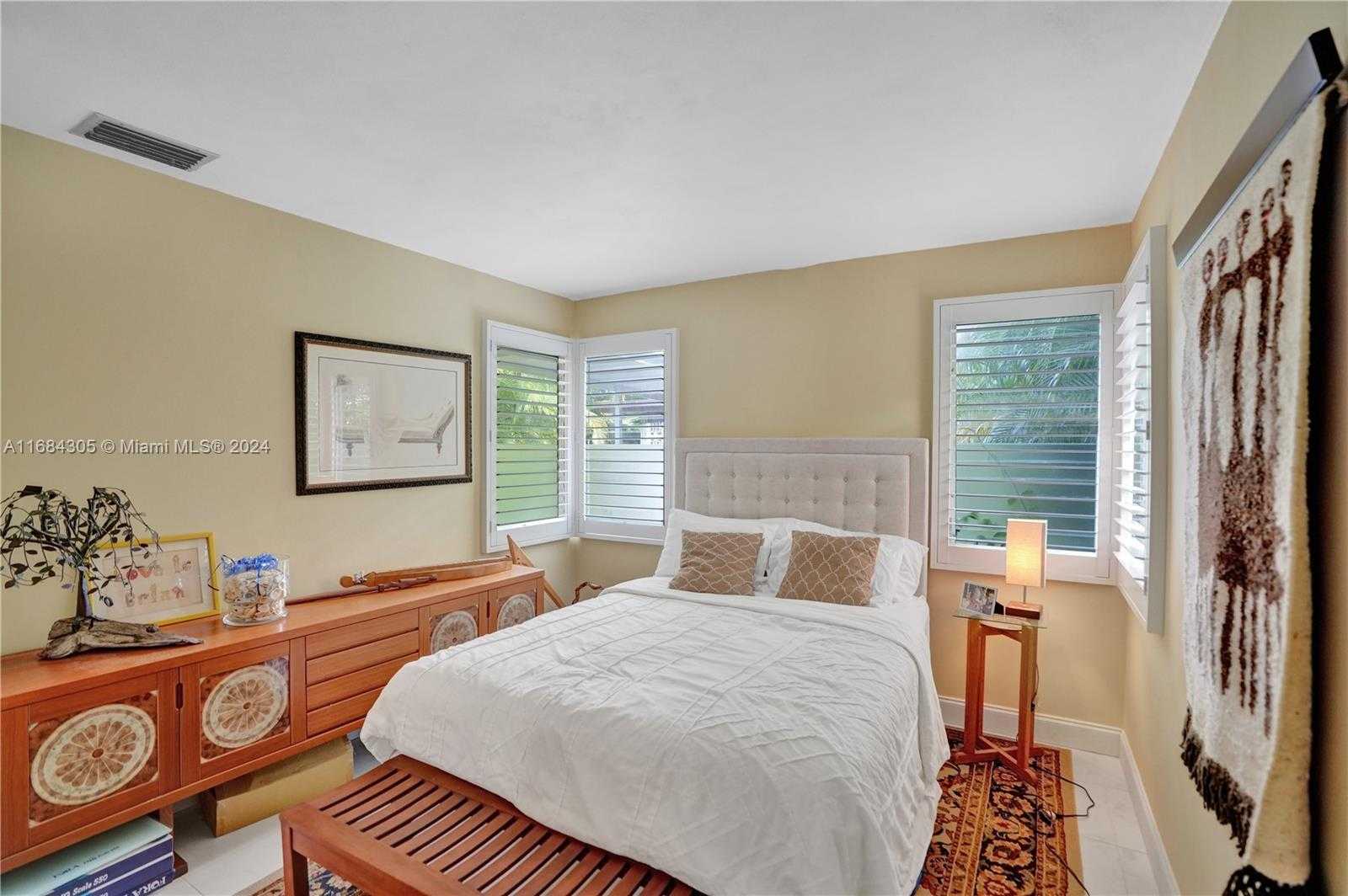 Small Image of 711 COCONUT DR, Fort Lauderdale Number 20