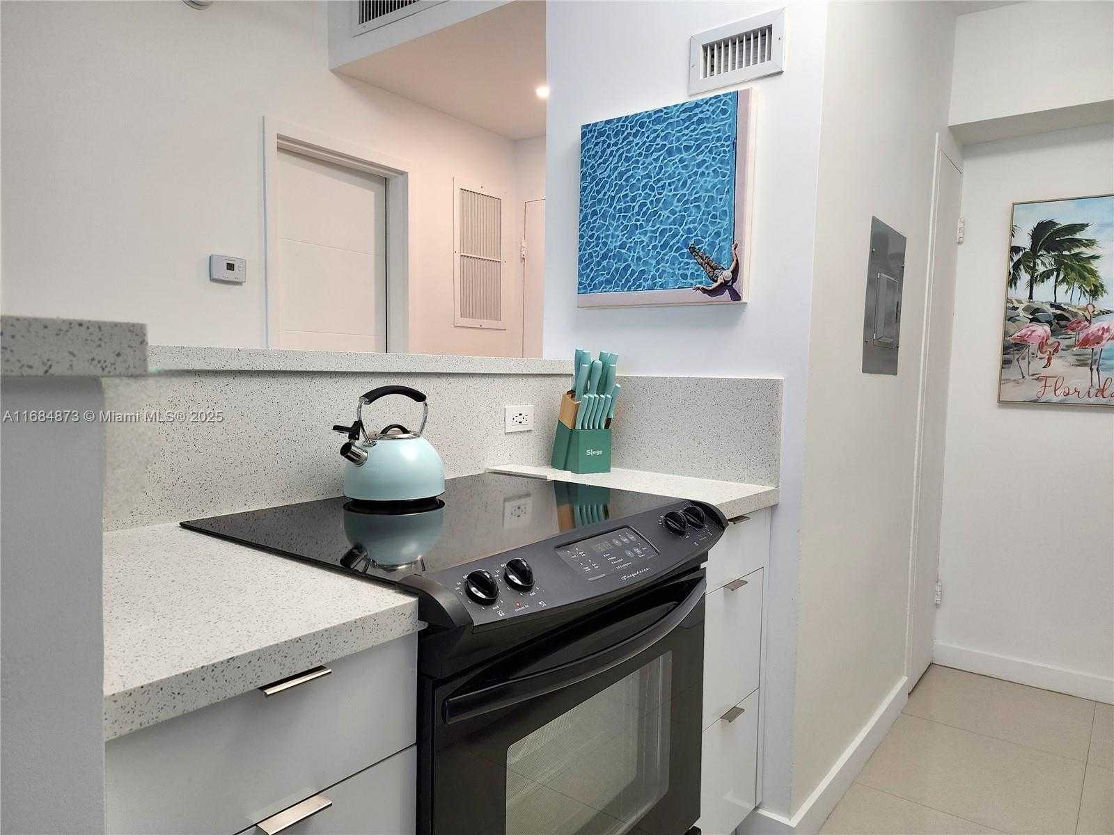Small Image of 3505 SOUTH OCEAN DR #519, Hollywood Number 9