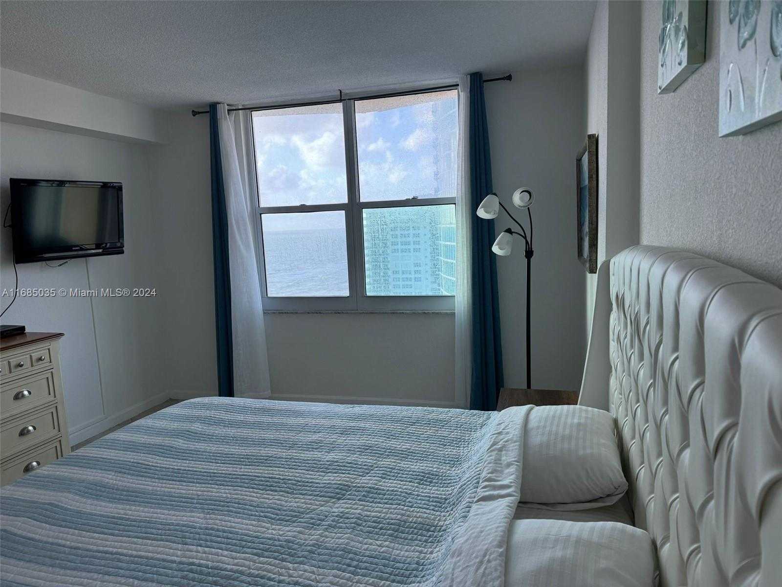 Small Image of 2501 #PH16, Hollywood Number 9