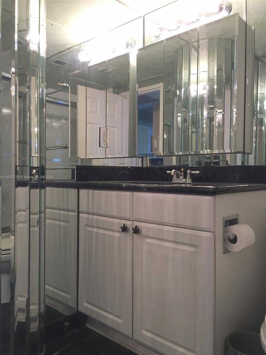 Small Image of 2501 SOUTH OCEAN DR #L11 (Available NOW), Hollywood Number 19