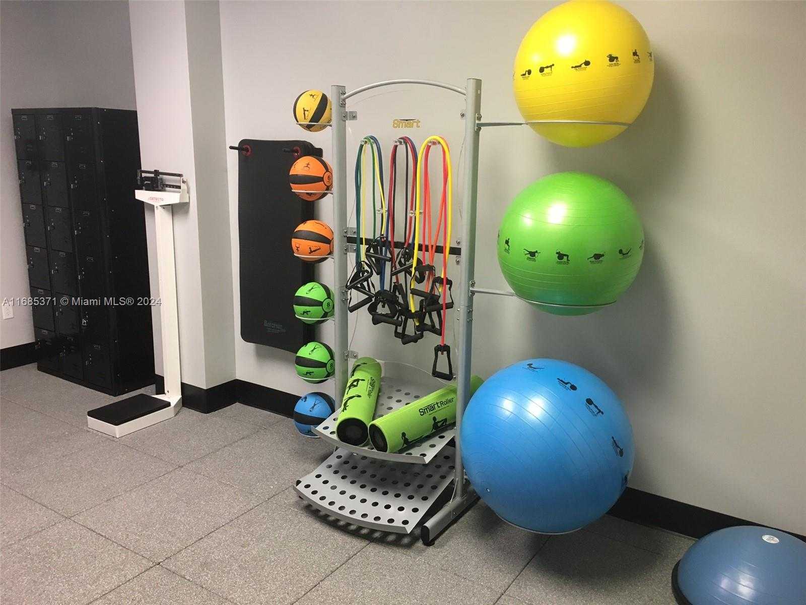 Small Image of 2501 SOUTH OCEAN DR #L11 (Available NOW), Hollywood Number 44