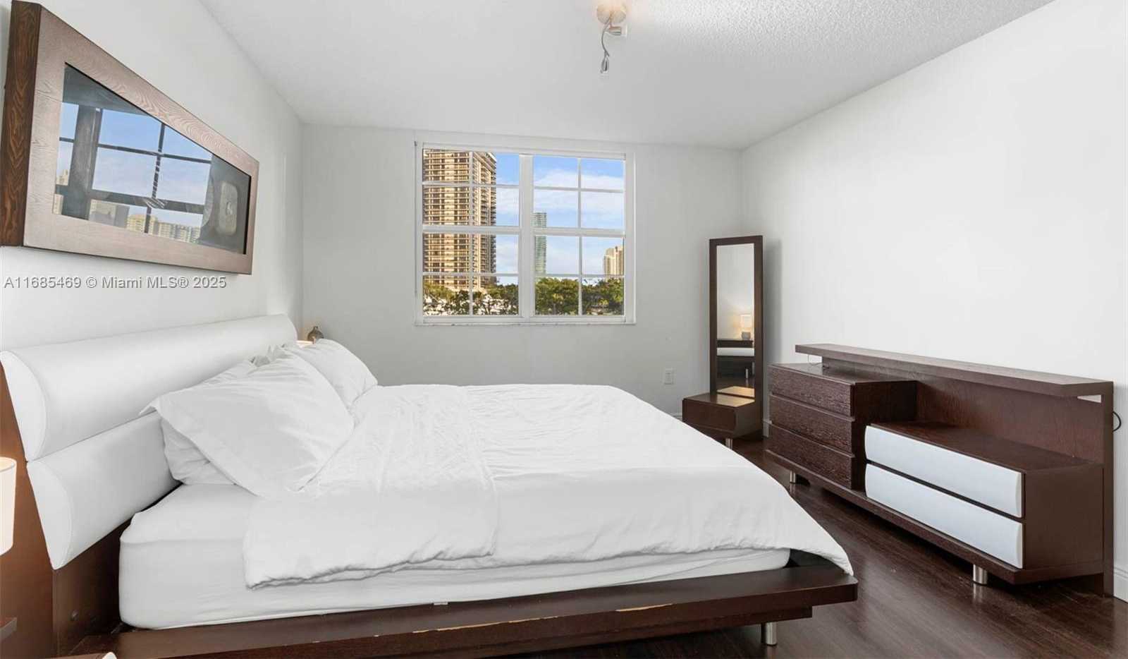 Small Image of 19655 EAST COUNTRY CLUB DR #6304, Aventura Number 6