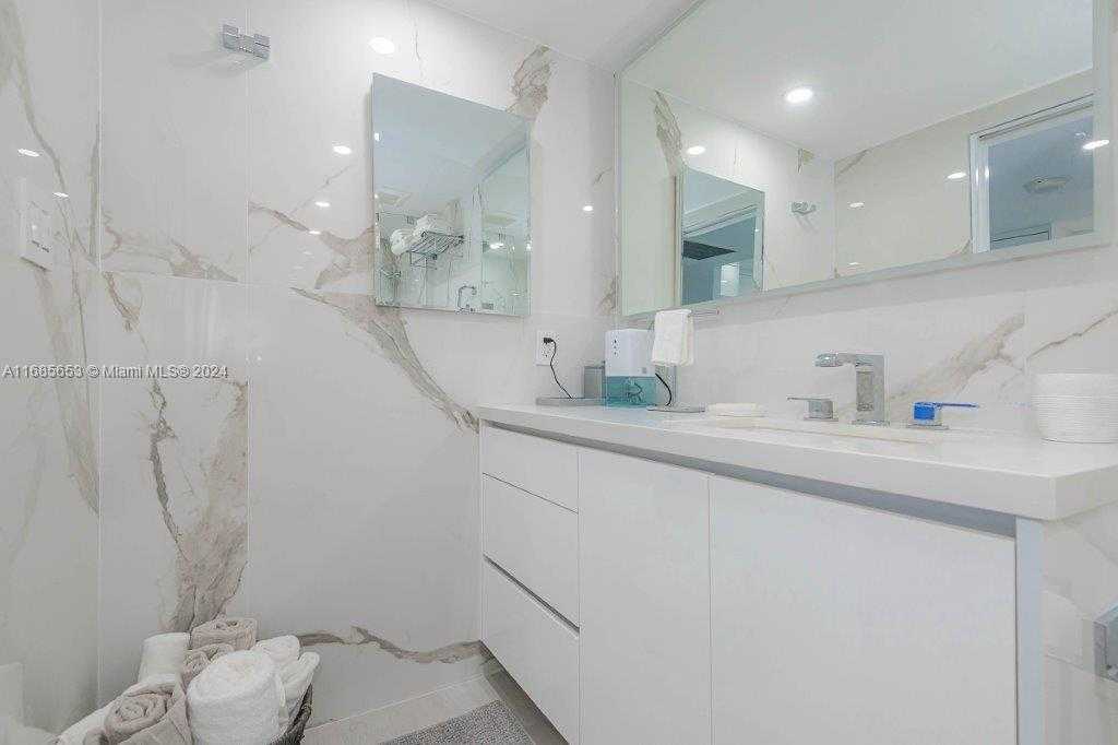 Small Image of 2301 COLLINS AVE #811, Miami Beach Number 13