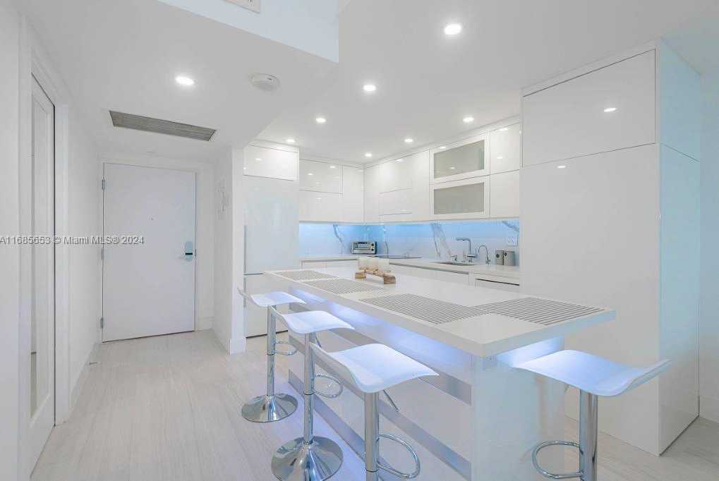 Small Image of 2301 COLLINS AVE #811, Miami Beach Number 16