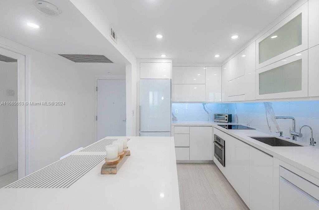 Small Image of 2301 COLLINS AVE #811, Miami Beach Number 17