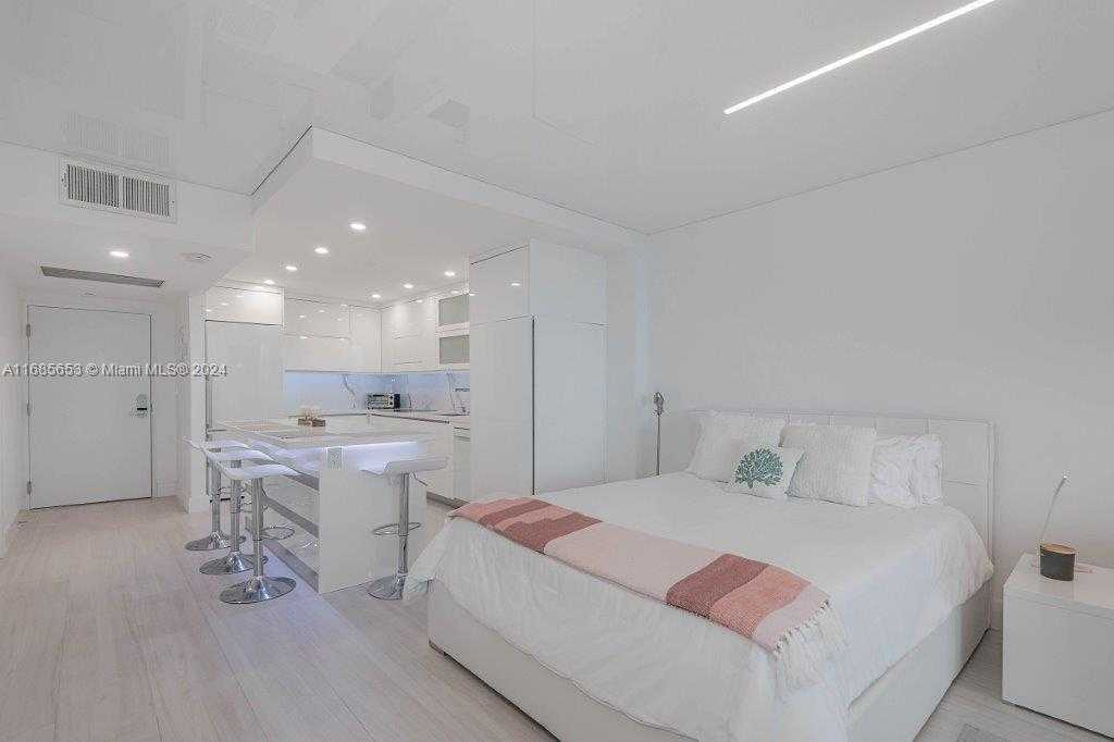 Small Image of 2301 COLLINS AVE #811, Miami Beach Number 19