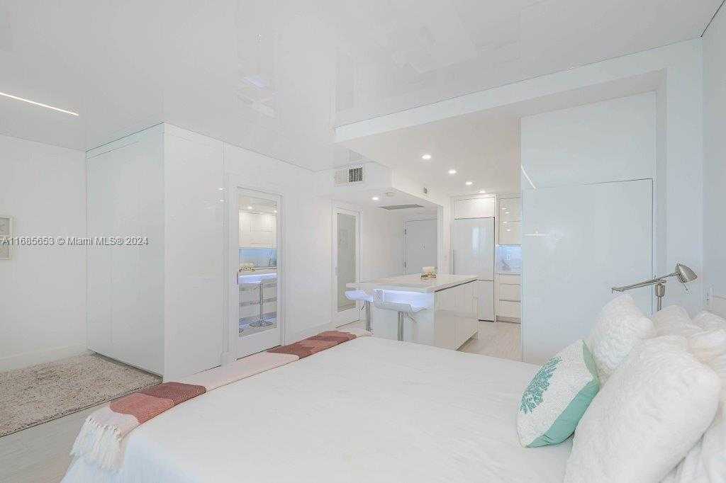 Small Image of 2301 COLLINS AVE #811, Miami Beach Number 3