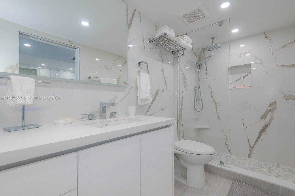 Small Image of 2301 COLLINS AVE #811, Miami Beach Number 4