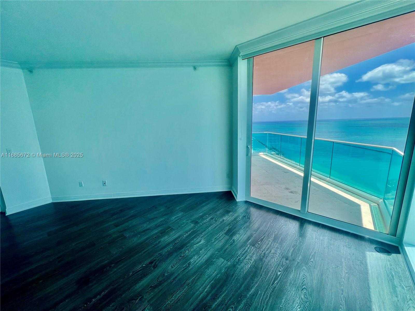 Small Image of 300 SOUTH POINTE DR #3601, Miami Beach Number 12