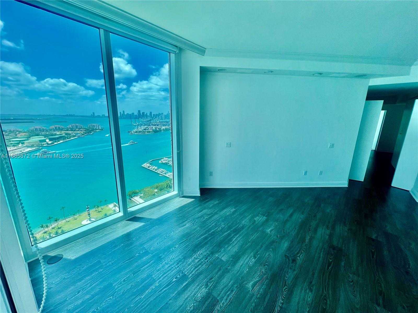 Small Image of 300 SOUTH POINTE DR #3601, Miami Beach Number 13