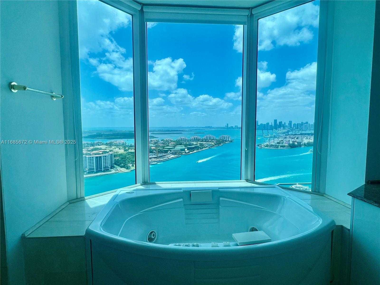 Small Image of 300 SOUTH POINTE DR #3601, Miami Beach Number 14