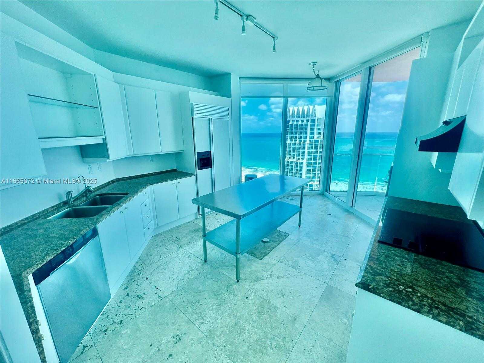 Small Image of 300 SOUTH POINTE DR #3601, Miami Beach Number 9
