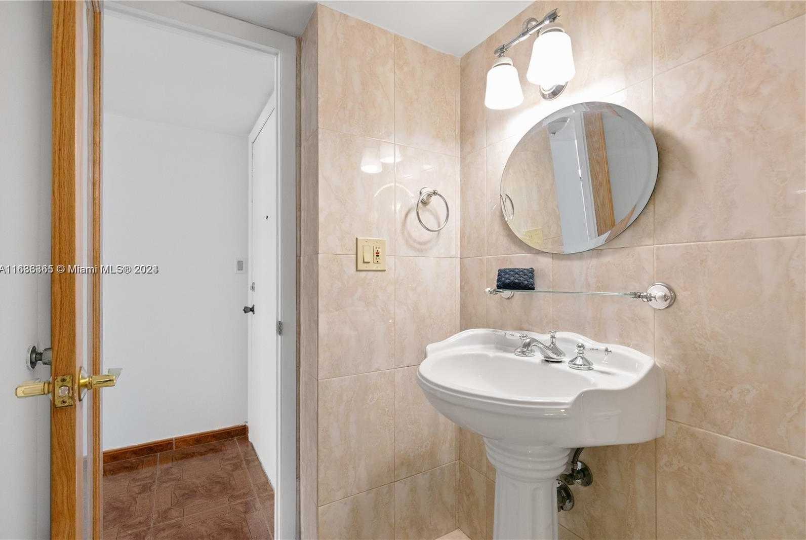 Small Image of 1849 S Ocean Dr, Hallandale Beach, FL 33009, USA Number 21