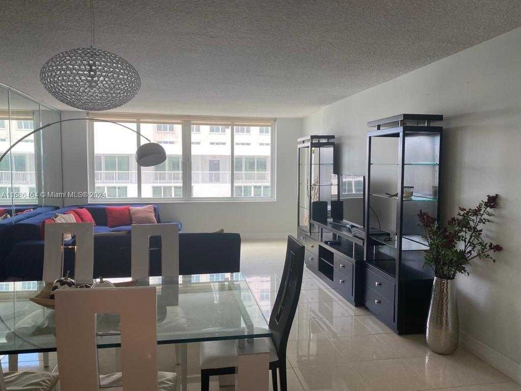 Small Image of 5401 COLLINS AVE #412, Miami Beach Number 14