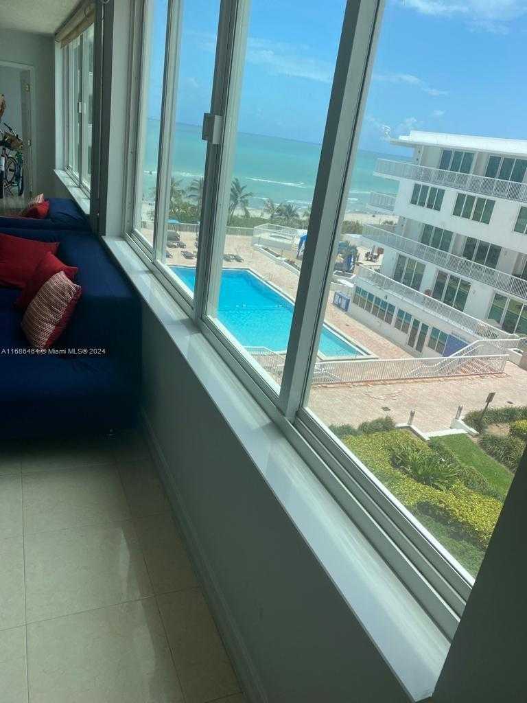 Small Image of 5401 COLLINS AVE #412, Miami Beach Number 2