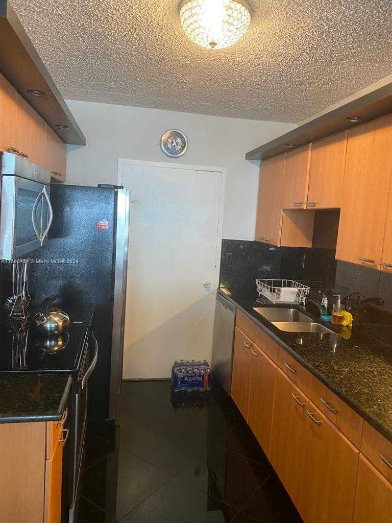 Small Image of 5401 COLLINS AVE #412, Miami Beach Number 23