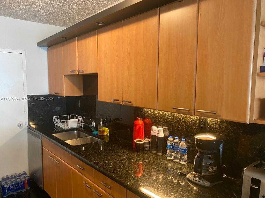 Small Image of 5401 COLLINS AVE #412, Miami Beach Number 25