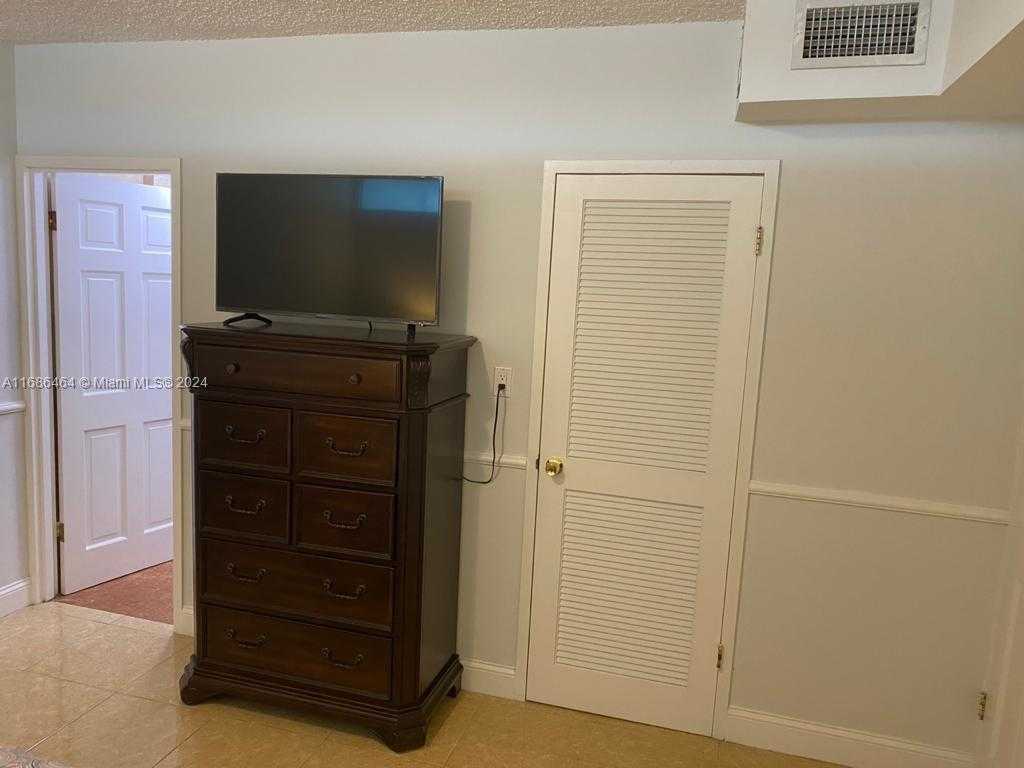 Small Image of 5401 COLLINS AVE #412, Miami Beach Number 29