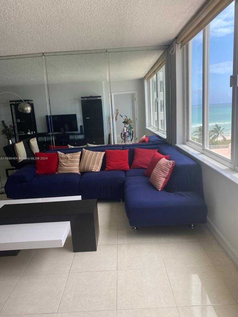 Small Image of 5401 COLLINS AVE #412, Miami Beach Number 4