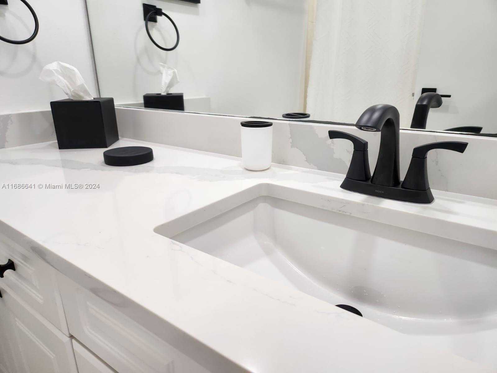 Small Image of 2301 COLLINS AV #1026, Miami Beach Number 27