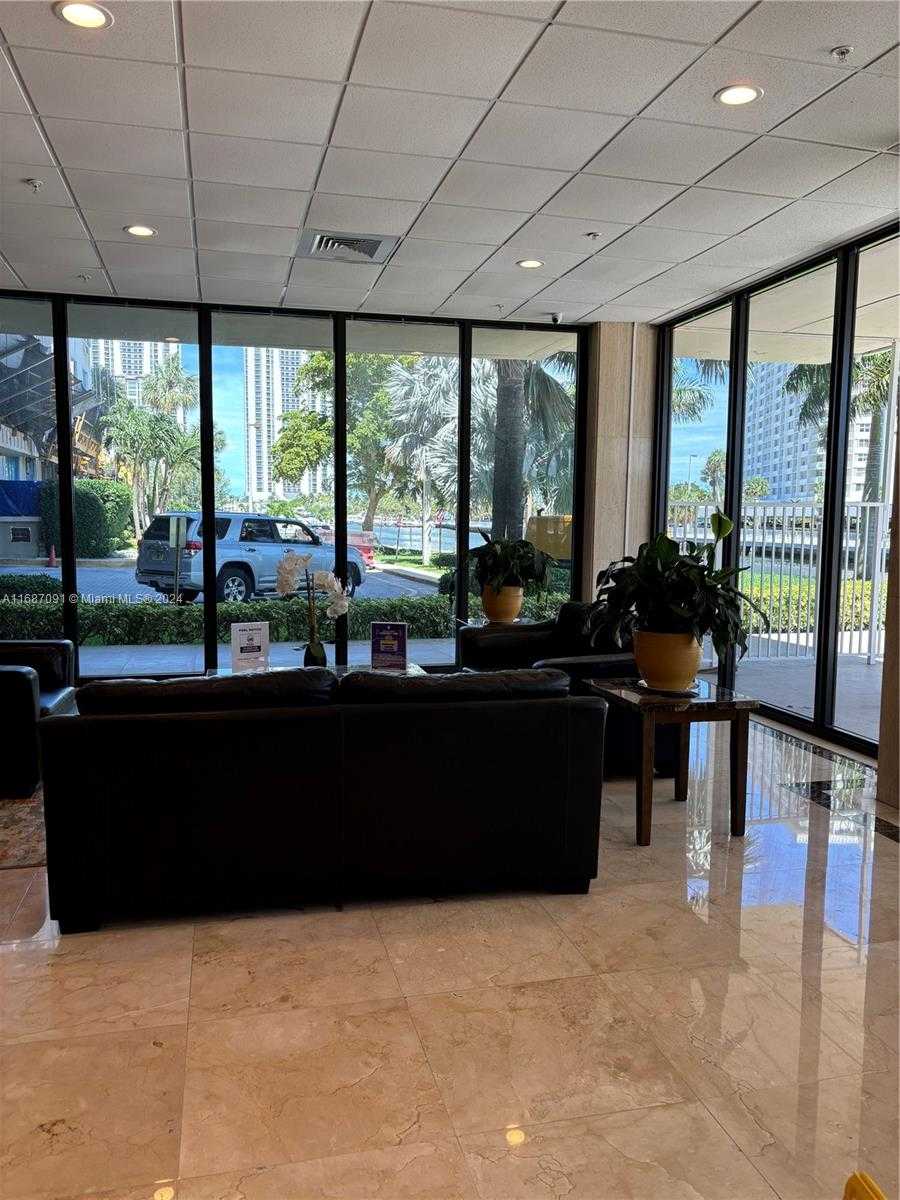 Small Image of 400 KINGS POINT DR #928, Sunny Isles Beach Number 14