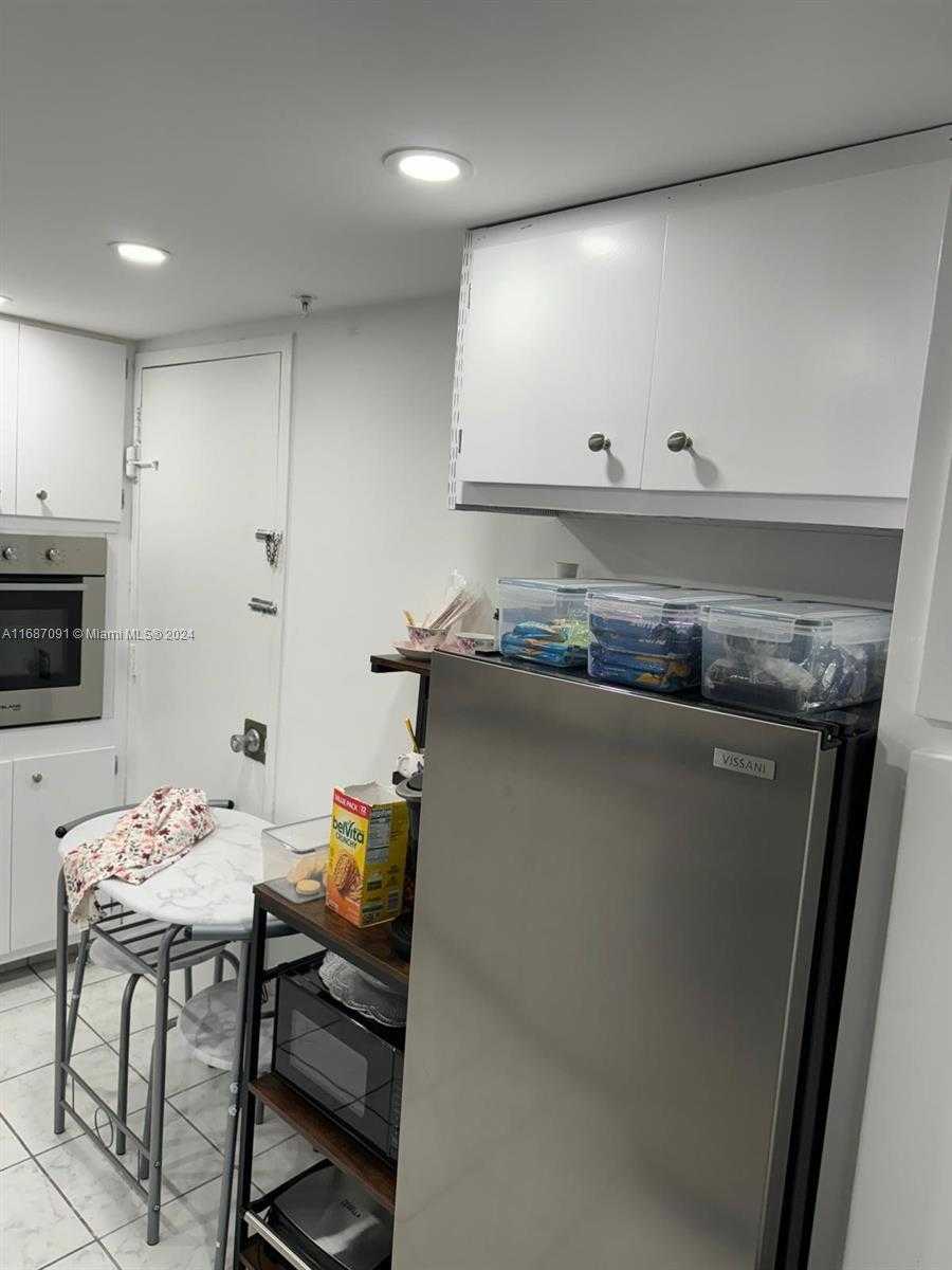 Small Image of 400 KINGS POINT DR #928, Sunny Isles Beach Number 16