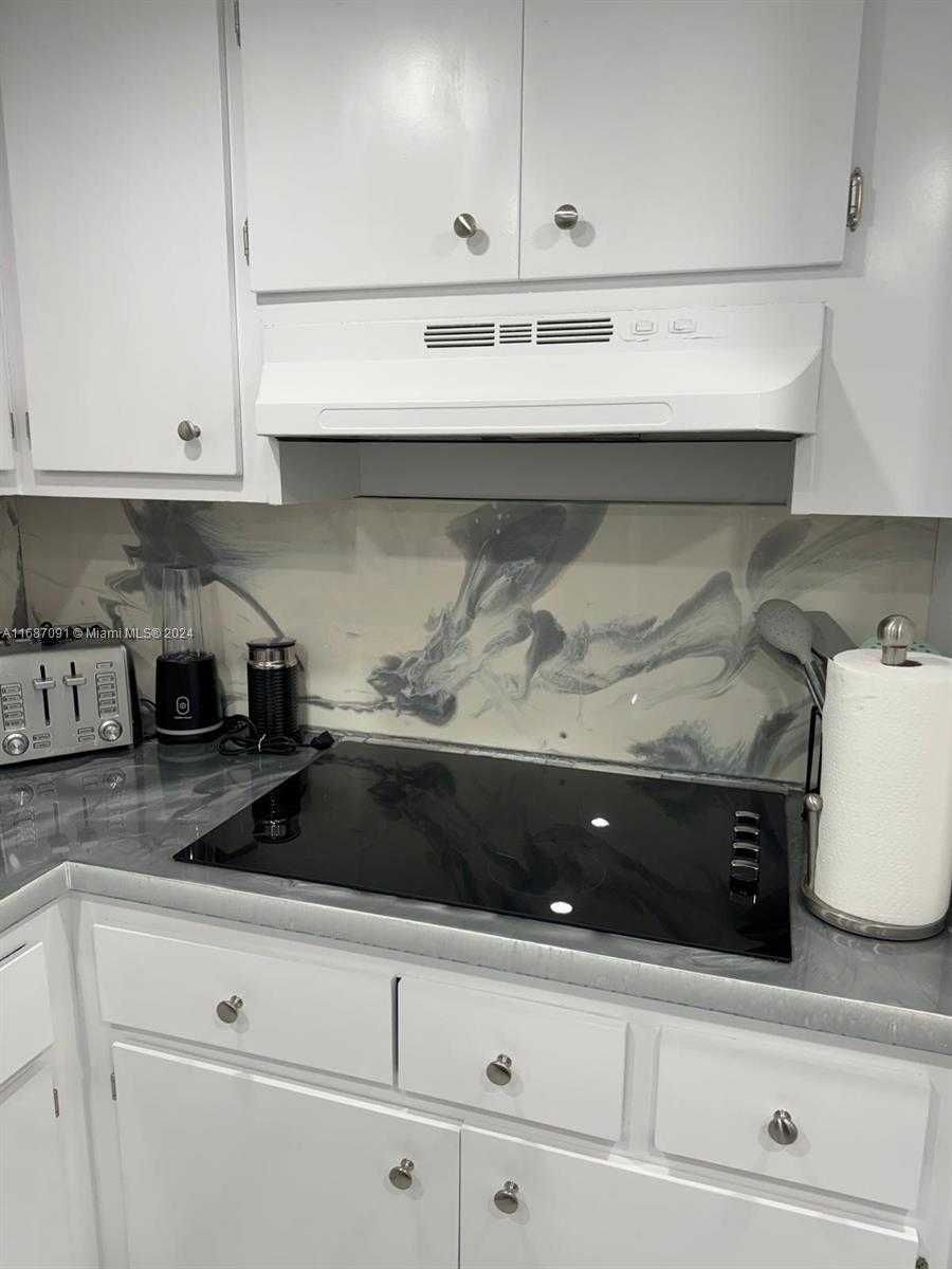 Small Image of 400 KINGS POINT DR #928, Sunny Isles Beach Number 17