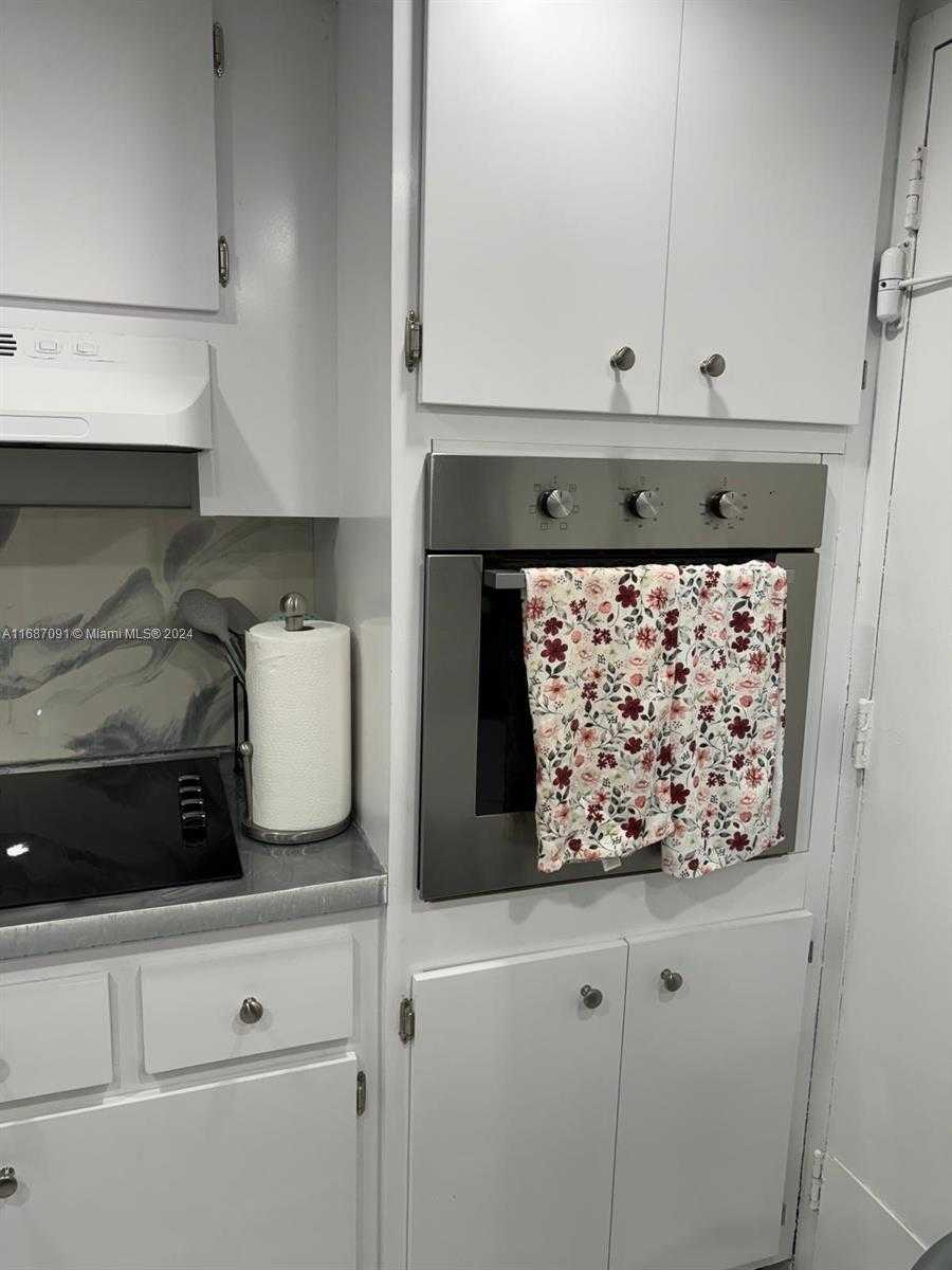 Small Image of 400 KINGS POINT DR #928, Sunny Isles Beach Number 19