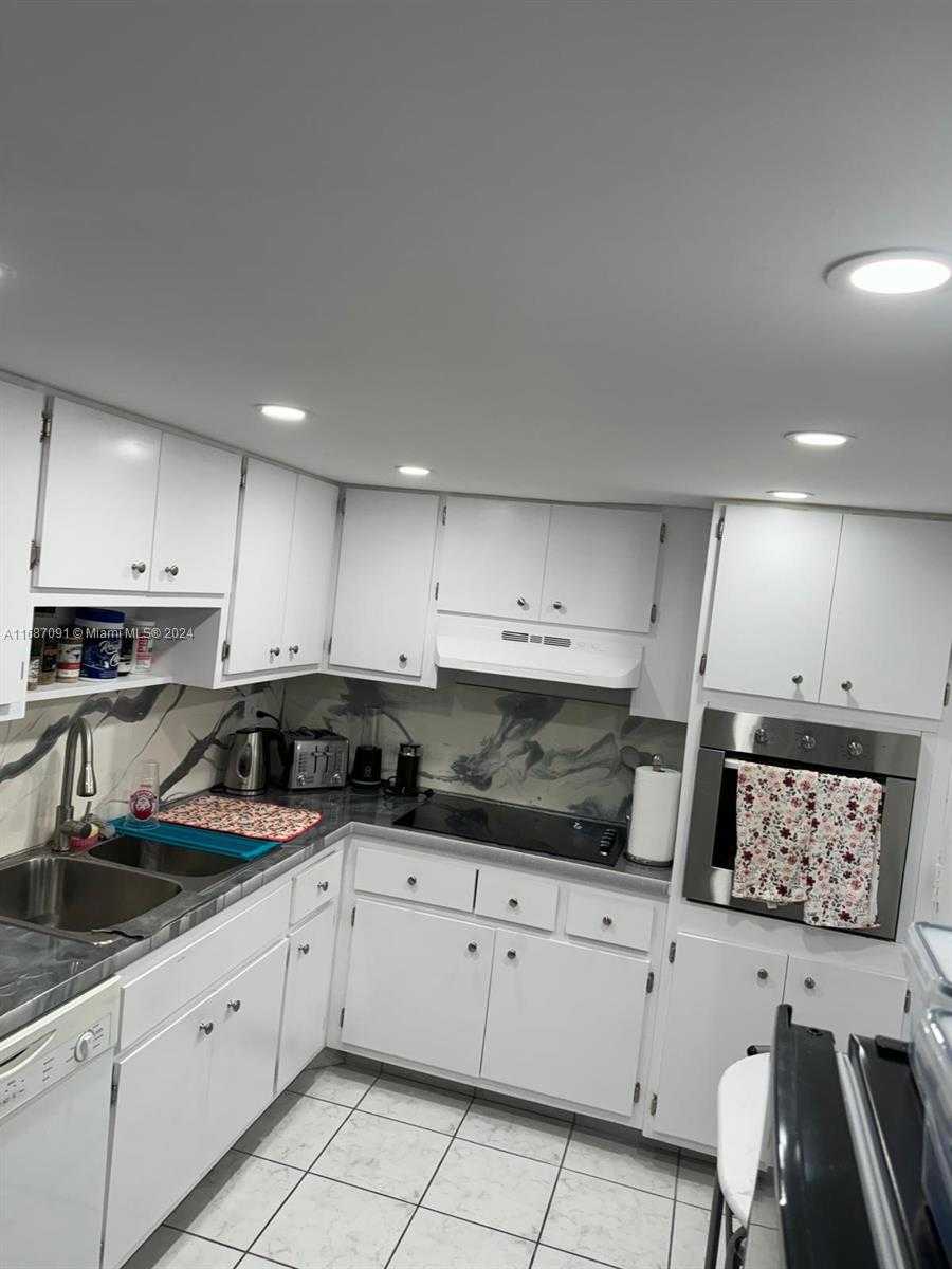 Small Image of 400 KINGS POINT DR #928, Sunny Isles Beach Number 20