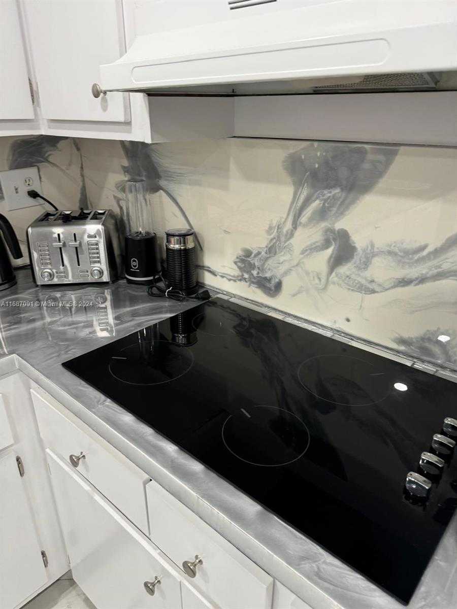 Small Image of 400 KINGS POINT DR #928, Sunny Isles Beach Number 22