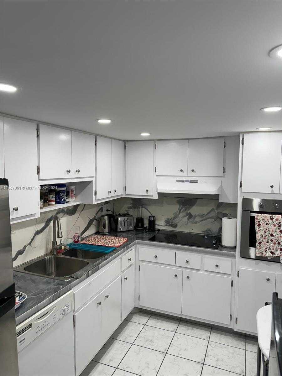 Small Image of 400 KINGS POINT DR #928, Sunny Isles Beach Number 24