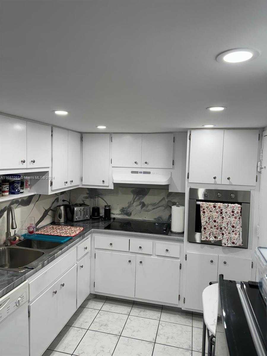Small Image of 400 KINGS POINT DR #928, Sunny Isles Beach Number 25