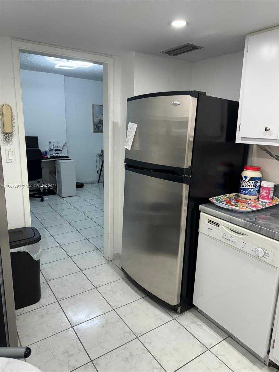 Small Image of 400 KINGS POINT DR #928, Sunny Isles Beach Number 26