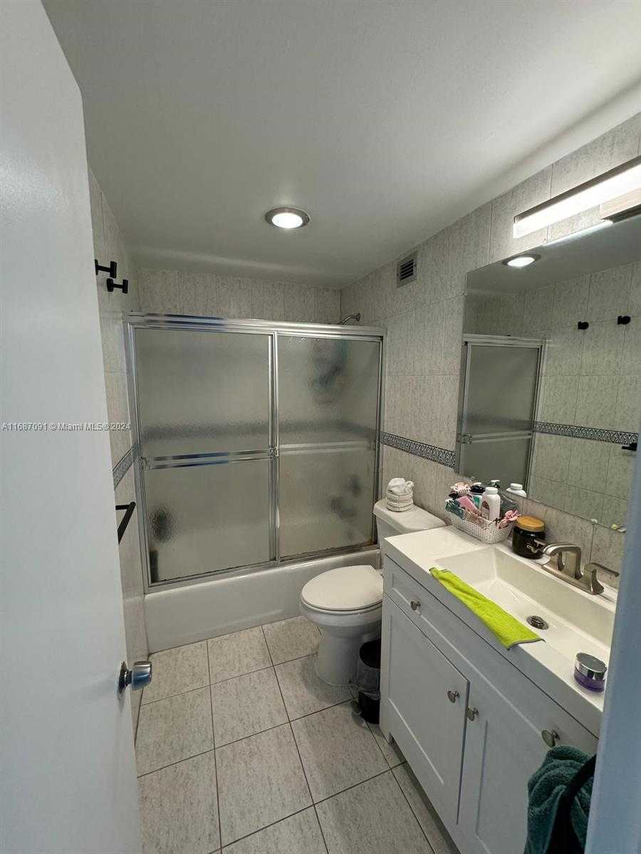 Small Image of 400 KINGS POINT DR #928, Sunny Isles Beach Number 27
