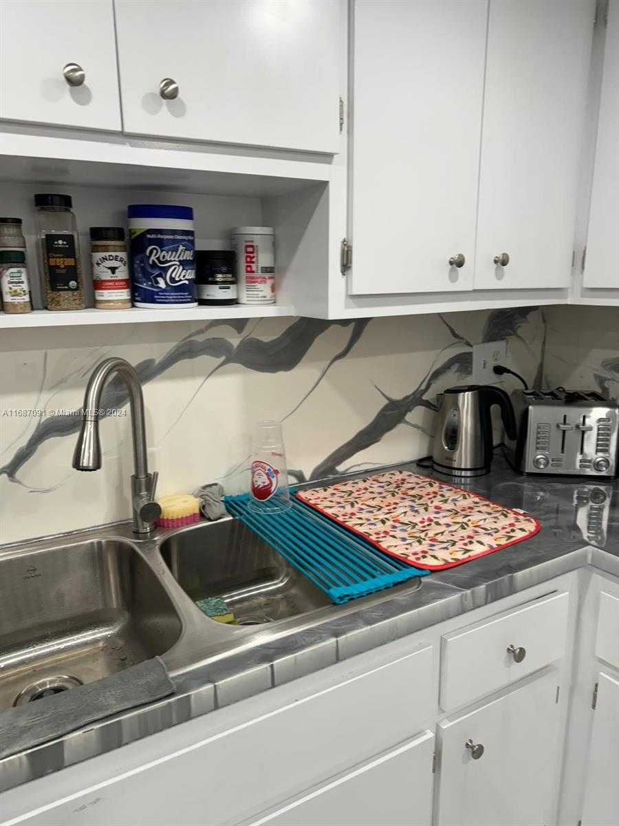 Small Image of 400 KINGS POINT DR #928, Sunny Isles Beach Number 30