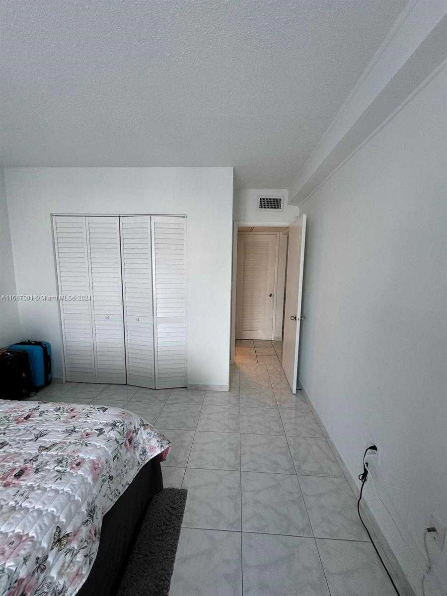 Small Image of 400 KINGS POINT DR #928, Sunny Isles Beach Number 32
