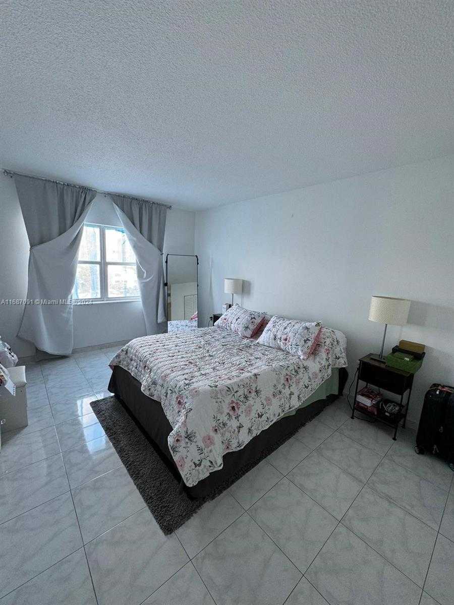Small Image of 400 KINGS POINT DR #928, Sunny Isles Beach Number 35