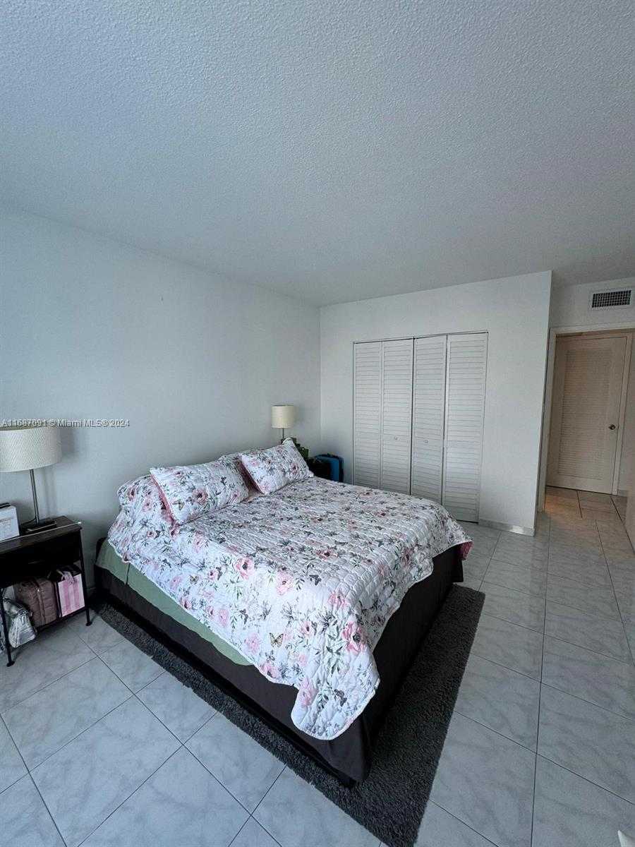 Small Image of 400 KINGS POINT DR #928, Sunny Isles Beach Number 38