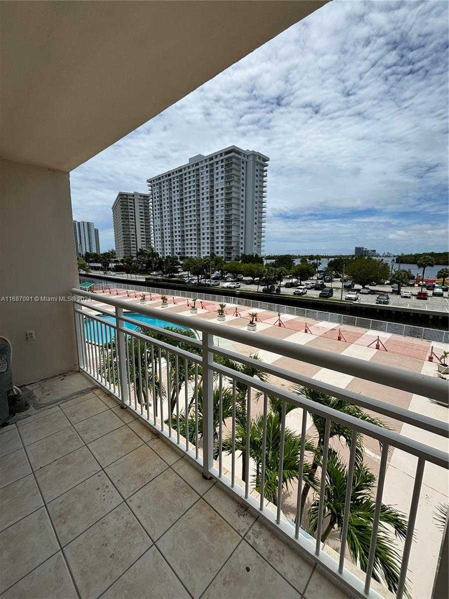 Small Image of 400 KINGS POINT DR #928, Sunny Isles Beach Number 39