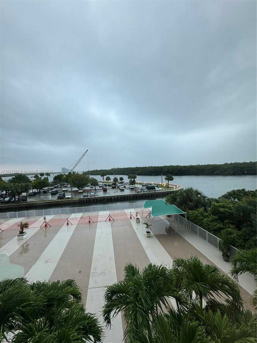 Small Image of 400 KINGS POINT DR #928, Sunny Isles Beach Number 42